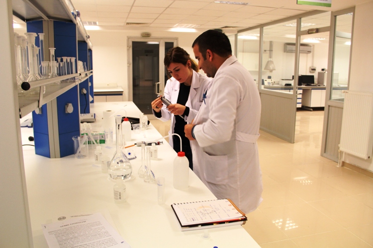 VANTB TOPRAK, BİTKİ VE SU ANALİZ LABORATUARI AÇILDI