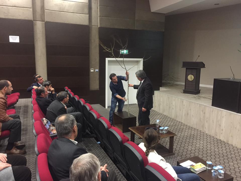 MEYVECİLİK VE BUDAMA KONUSUNDA ÇİFTÇİLERİMİZE EĞİTİM VERİLDİ