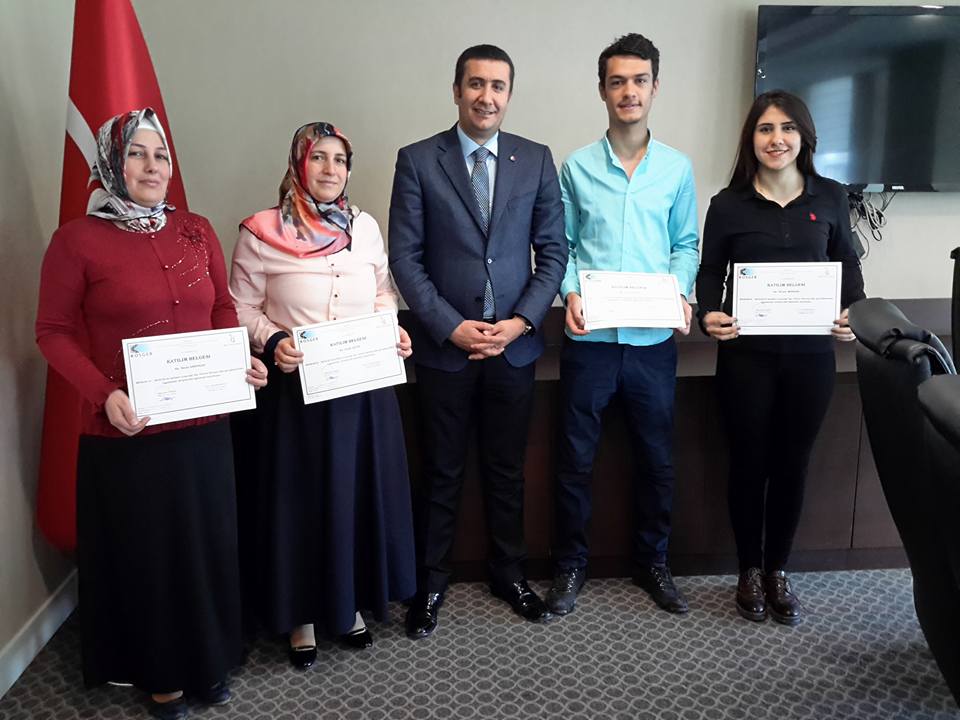 BORSAMIZDA  UYGULAMALI GİRİŞİMCİLİK EĞİTİMİ'NE KATILAN KURSİYERLER SERTİFİKALARINI ALDI