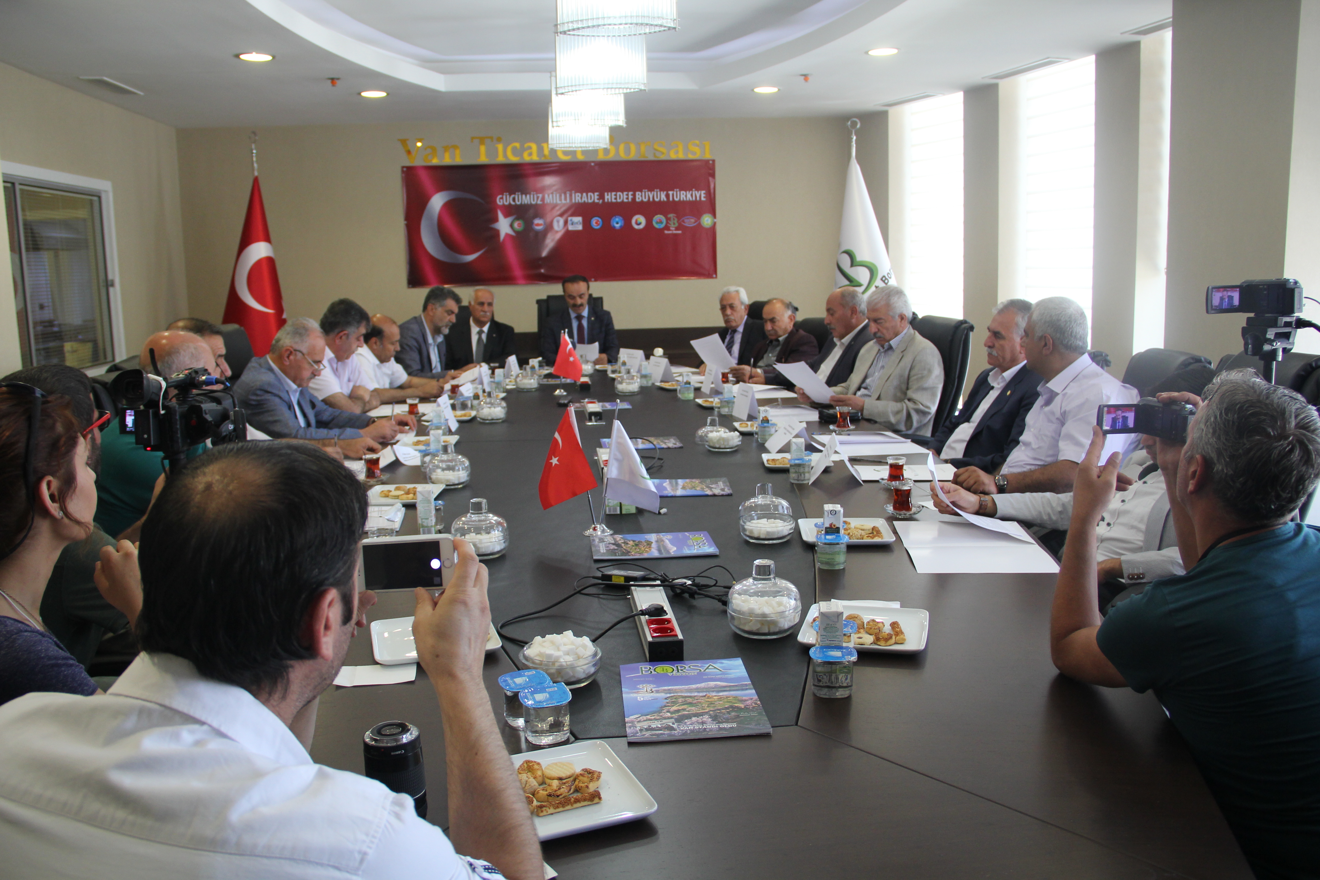 15 TEMMUZ\'UN YILDÖNÜMÜNDE BİR KEZ DAHA TEK SES TEK YÜREK OLDUK