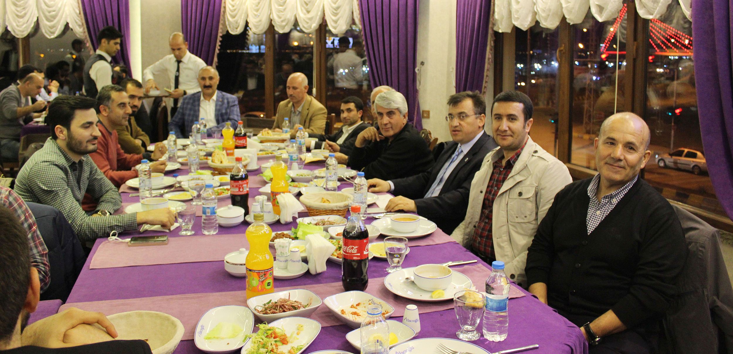 TÜBİTAK PROJE SERGİSİ AMACIYLA İLİMİZE GELEN ÖĞRENCİLER İLE YEMEKTE BİR ARAYA GELDİK