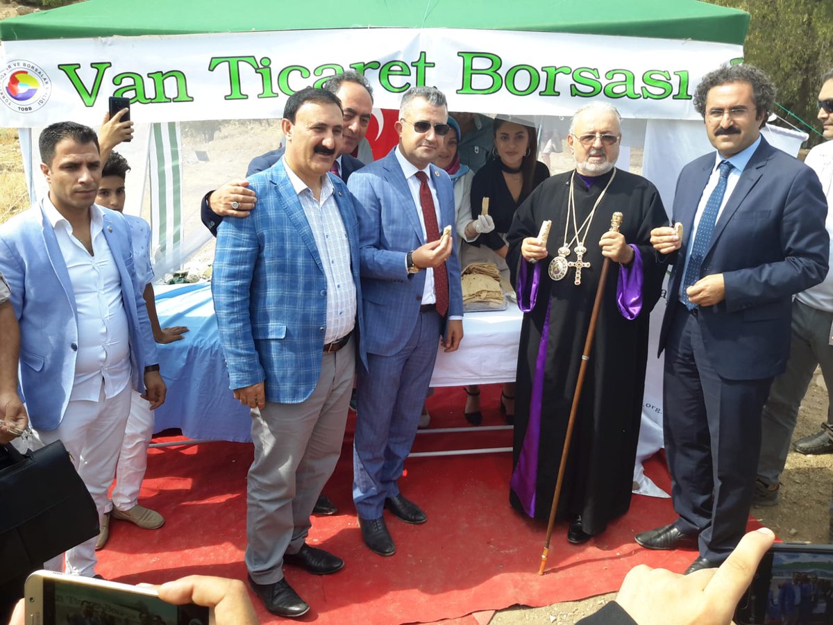 BORSAMIZDAN AKDAMAR  AYİNİ İÇİN GELENLERE YÖRESEL ÜRÜN İKRAMI