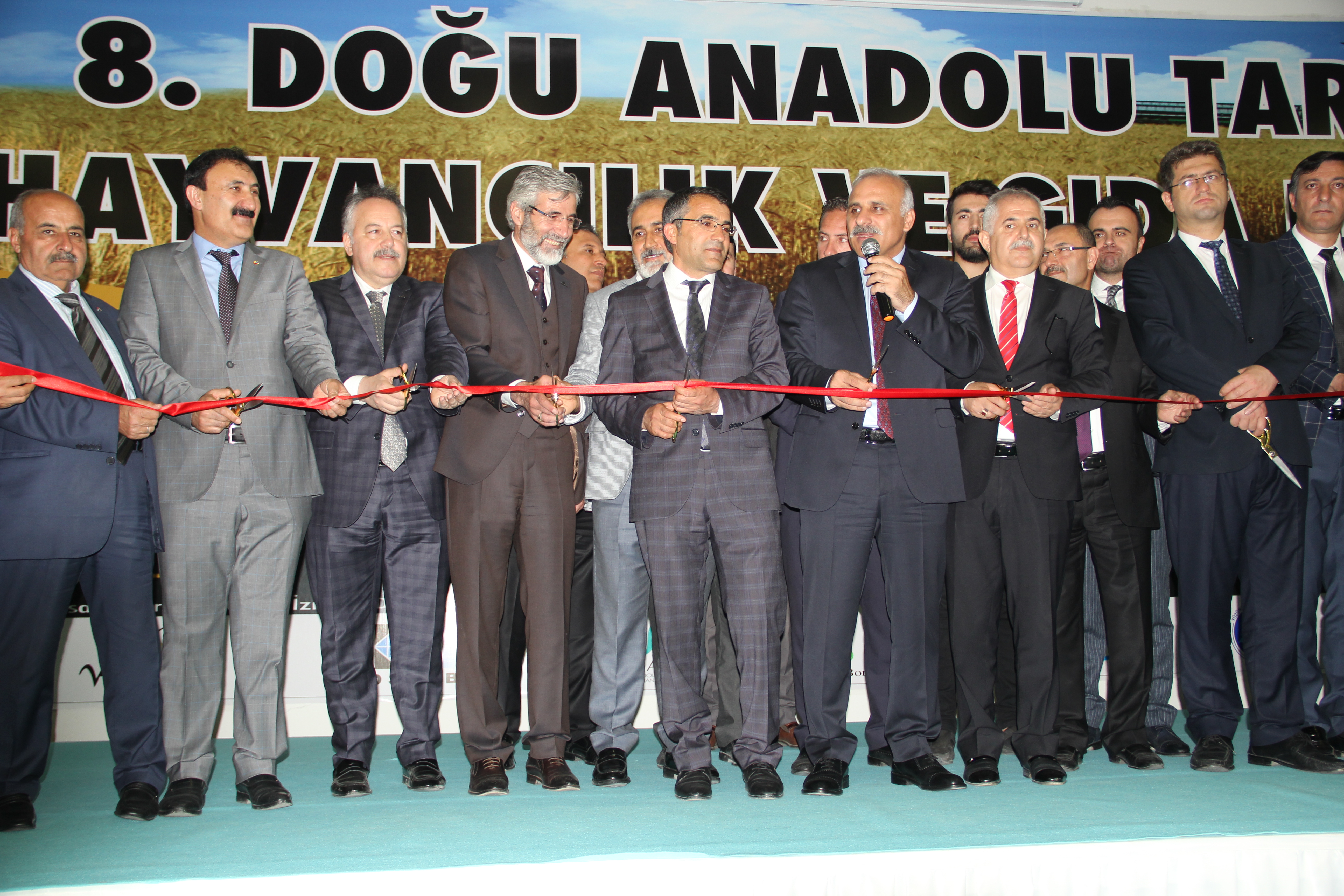 8. VAN DATAF ZİYARETÇİLERİNE KAPILARINI AÇTI