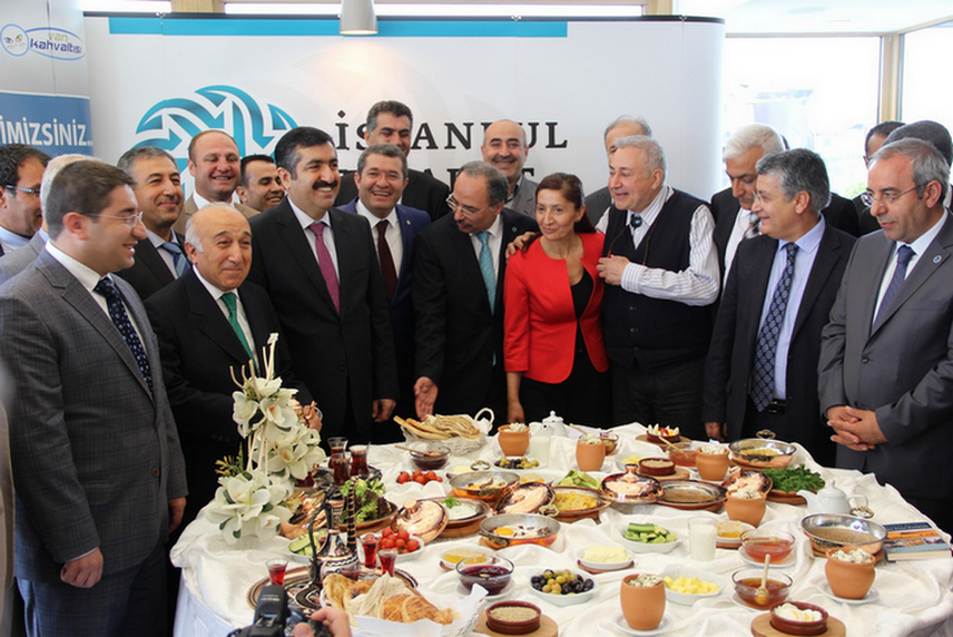 VAN KAHVALTISI REKOR PEŞİNDE